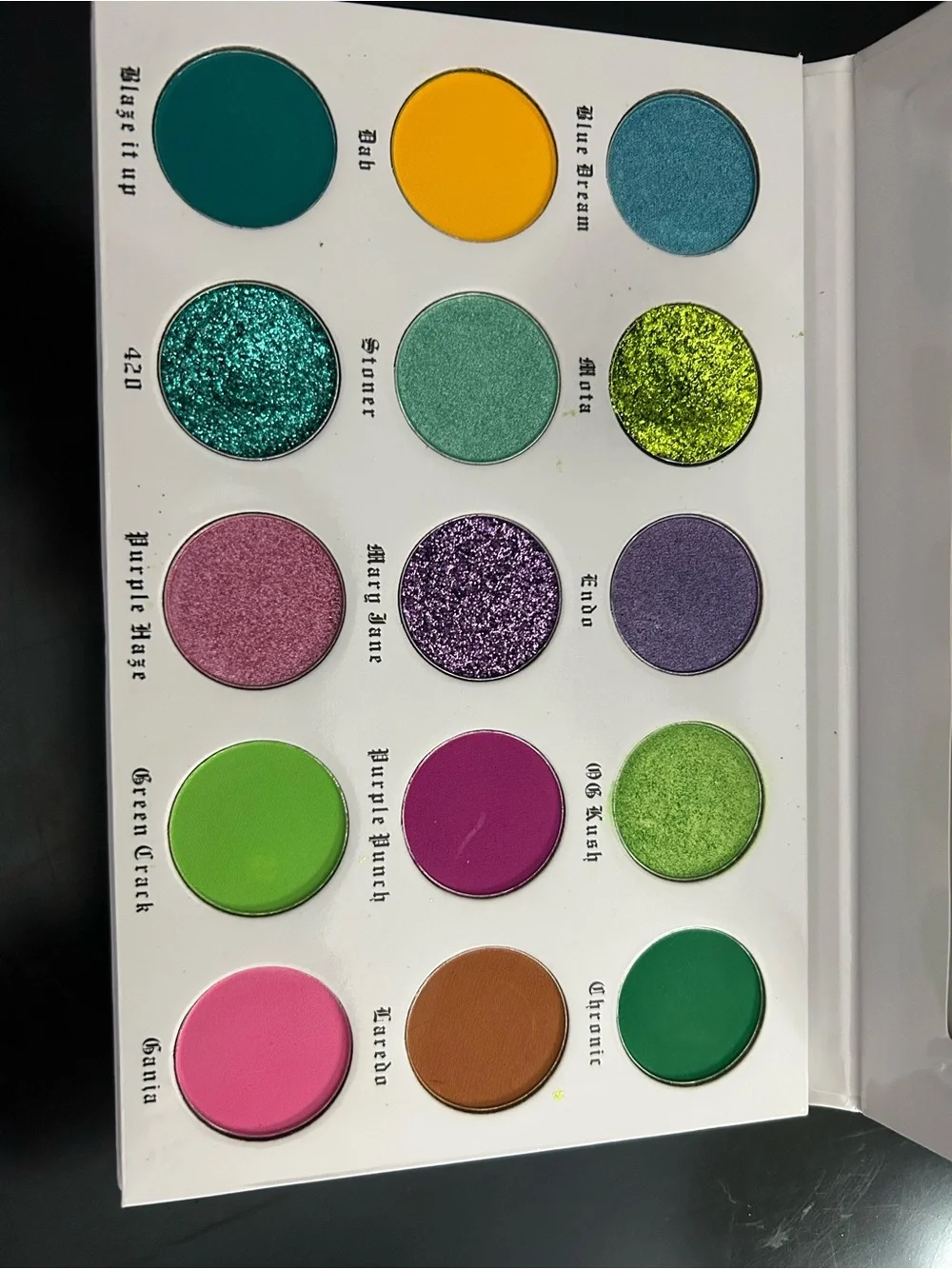 Mota Girlz Eyeshadow Palette – Pink, Green, Purple Shades